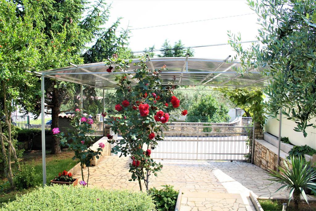 Holiday Home Magnolia Tar-Vabriga Kültér fotó