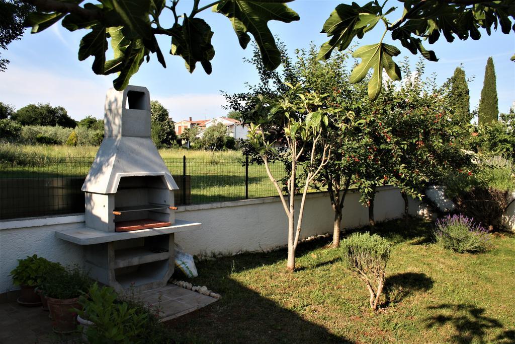 Holiday Home Magnolia Tar-Vabriga Kültér fotó