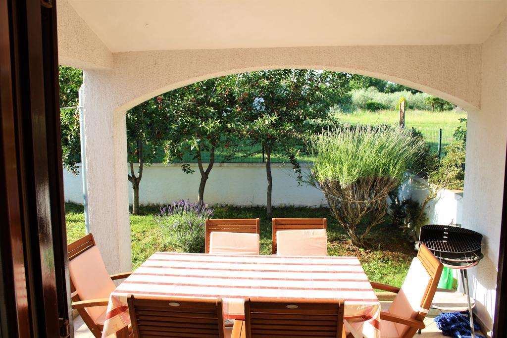 Holiday Home Magnolia Tar-Vabriga Kültér fotó